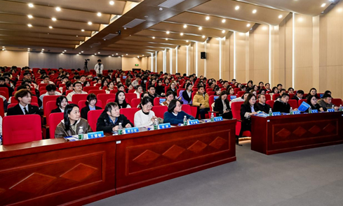 �Ϻ�����ְԺ����2025���ҽ�̽�ϣ��ζ�Ƭ������У����ίԱ����չʾ�